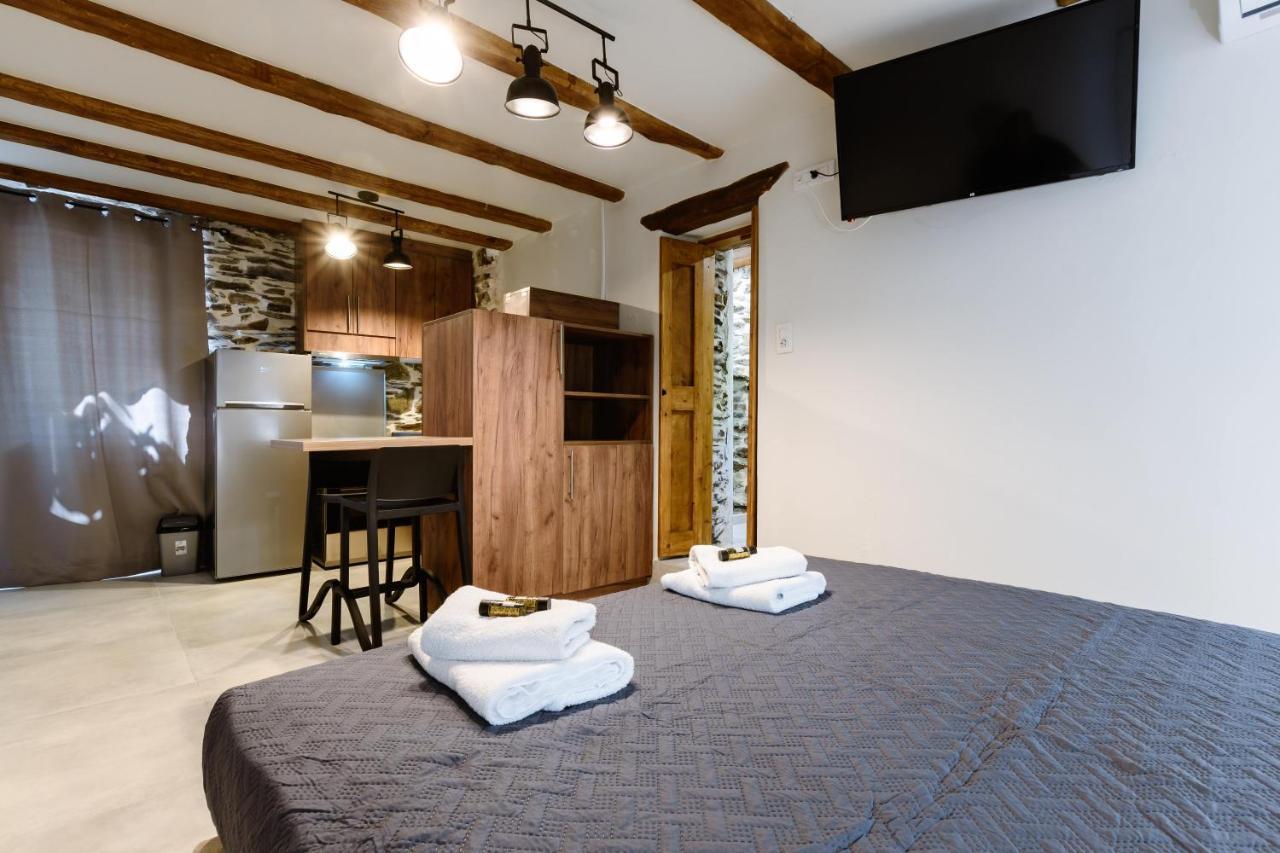 Ellafos Traditional Living Appartement *