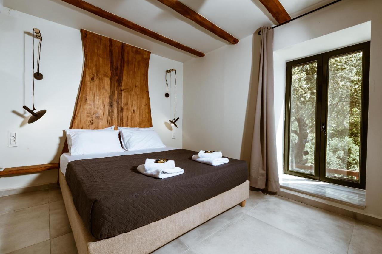 Ellafos Traditional Living Appartement