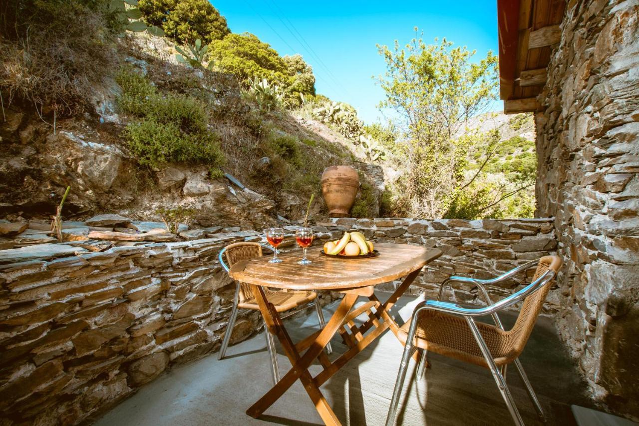 Ellafos Traditional Living Apartment