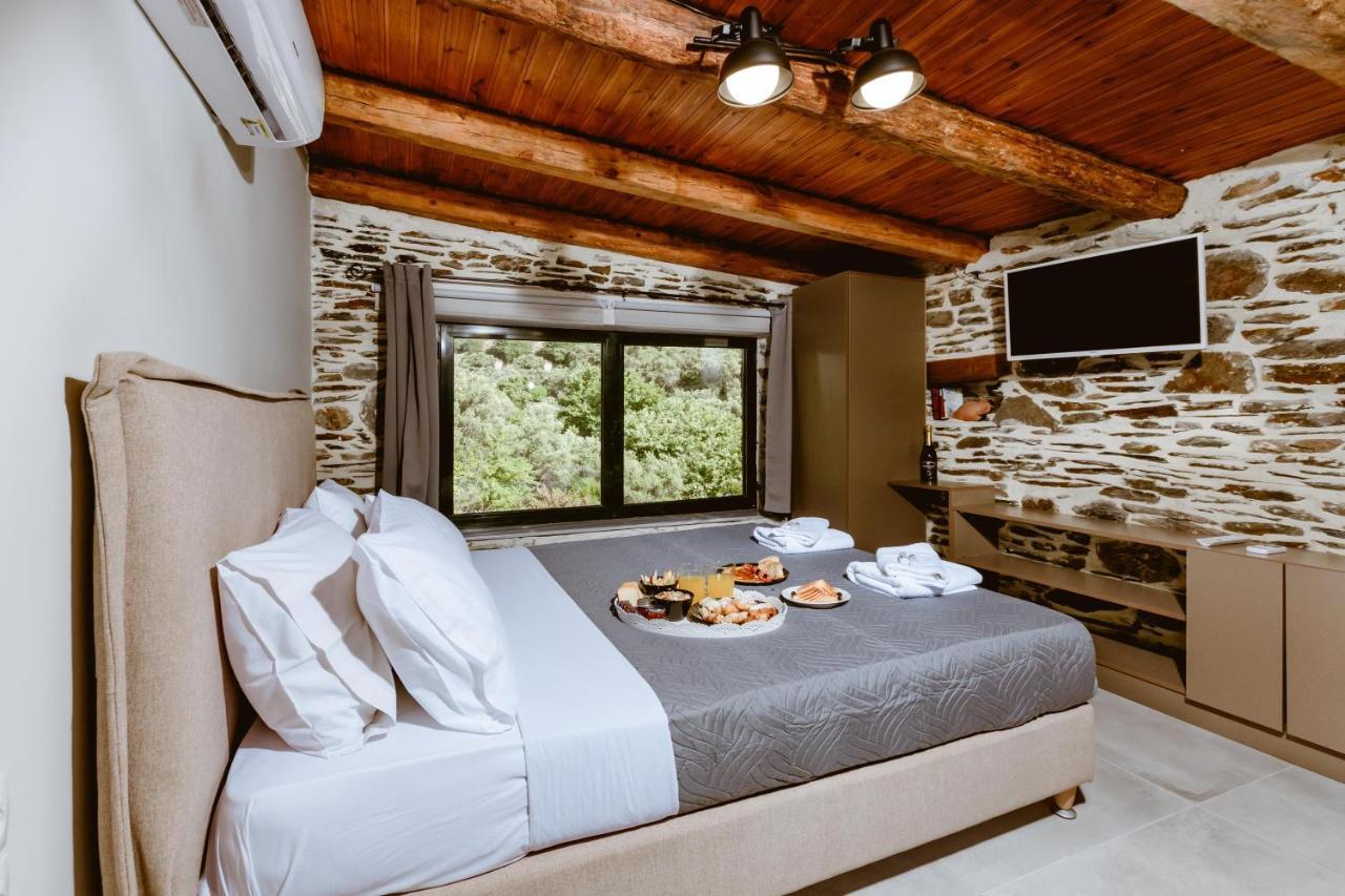 Ellafos Traditional Living Appartement